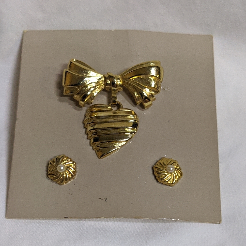 Avon Vintage "I Love You Mother" Bow With Heart Brooch, Earring Set